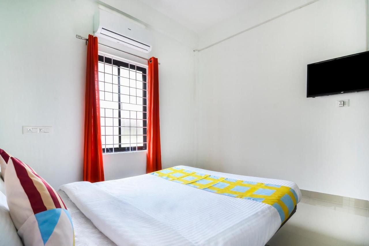 Oyo Home 81801 Akash Villa Trippapur Екстериор снимка