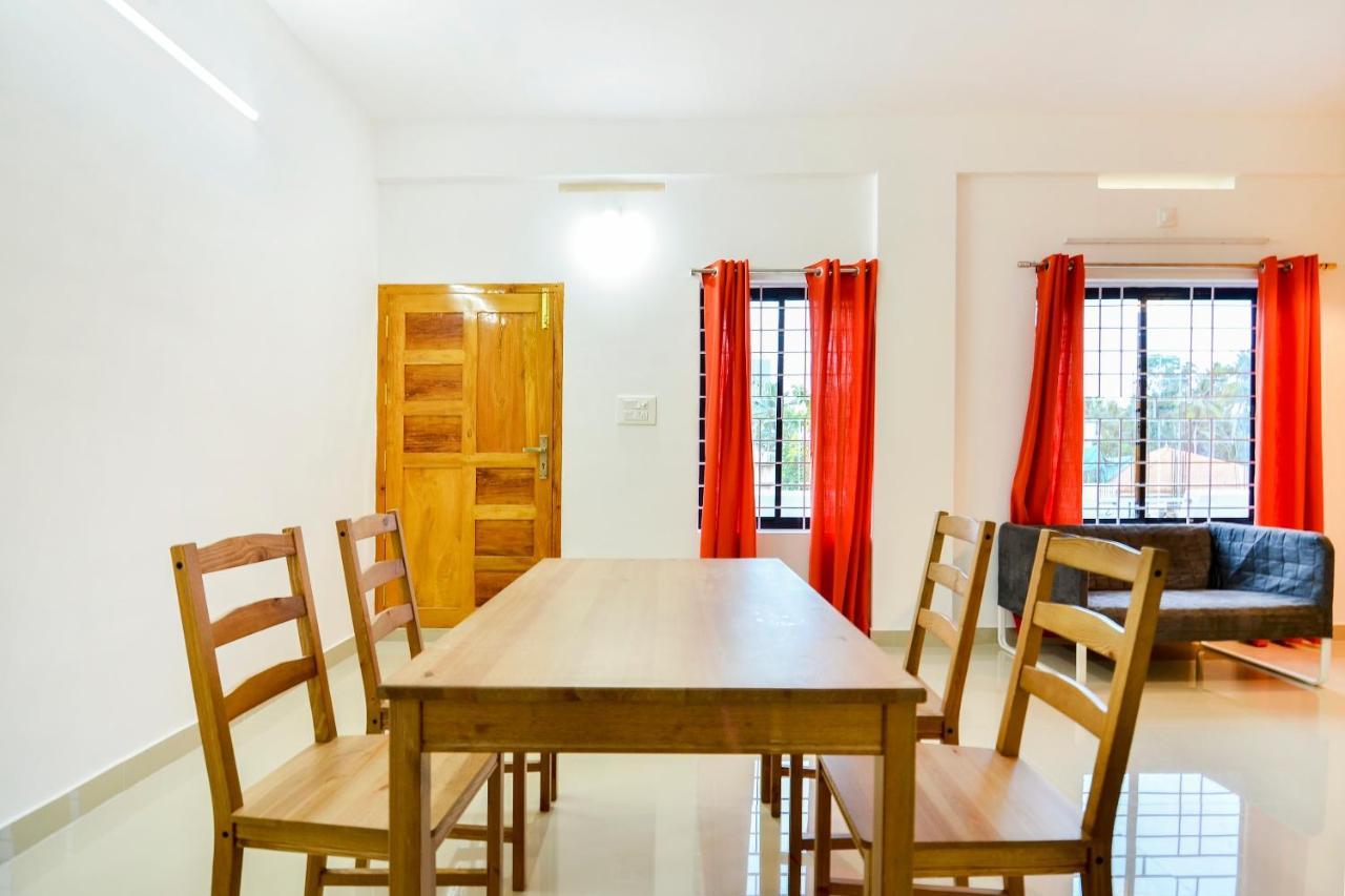 Oyo Home 81801 Akash Villa Trippapur Екстериор снимка